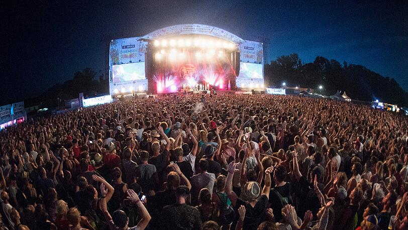 Vier Tage strahlender Sonnenschein und jede Menge Musik: Die Bedingungen für das Musikfestival «Chiemsee Summer» in Übersee am Chiemsee Vier Tage strahlender Sonnenschein und jede Menge Musik: Die Bedingungen für das Musikfestival «Chiemsee Summer» in Übersee am Chiemsee