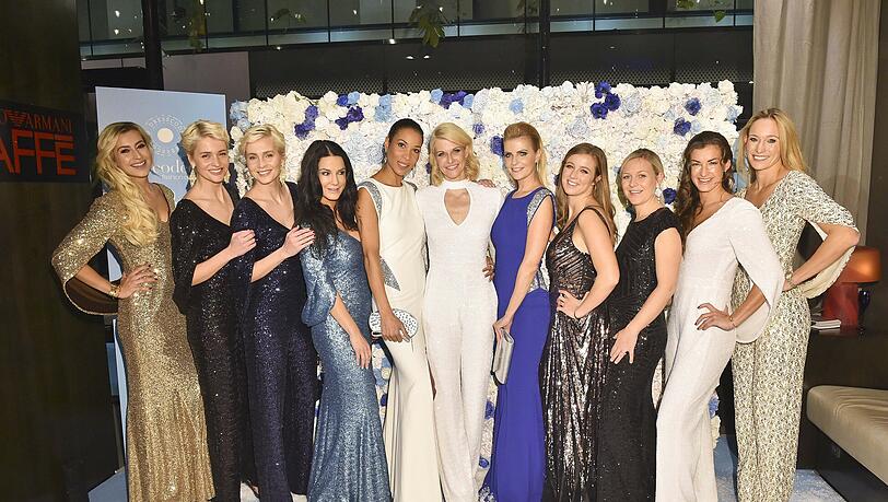 Verena Kerth, Julia Meise mit Schwester Nina Meise, Mariella Ahrens, Annabelle Mandeng, Natascha Grün, Tanja Bülter, Nina Eichinger, Andrea Mühlbauer, Claudia Schwarz und Christine Theiss Verena Kerth, Julia Meise mit Schwester Nina Meise, Mariella Ahrens, Annabelle Mandeng, Natascha Grün, Tanja Bülter, Nina Eichinger, Andrea Mühlbauer, Claudia Schwarz und Christine Theiss