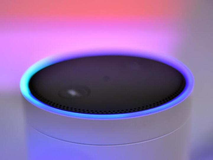Der Lautsprecher Amazon Echo - mit Alexa Voice Service - auf der IFA in Berlin.