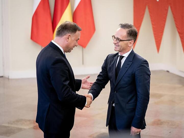 Maas wird von Polens Präsident Andrzej Duda (l) im Warschauer Präsidentenpalast empfangen.