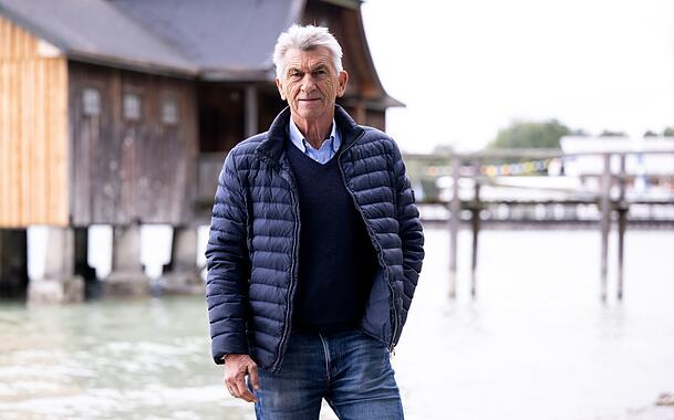 Der Ur-Bayer am Ammersee: Klaus Augenthaler, Weltmeister von 1990, der am Montag seinen 65. Geburtstag gefeiert hat. Der Ur-Bayer am Ammersee: Klaus Augenthaler, Weltmeister von 1990, der am Montag seinen 65. Geburtstag gefeiert hat.