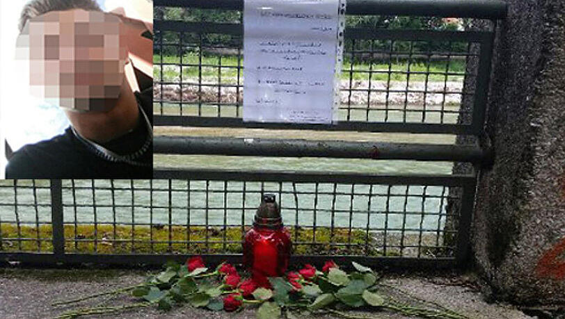 2015: Blumen liegen an der Fundstelle des Leichnams. Im Bild: Ein Foto des Opfers, Stefan D. 2015: Blumen liegen an der Fundstelle des Leichnams. Im Bild: Ein Foto des Opfers, Stefan D.