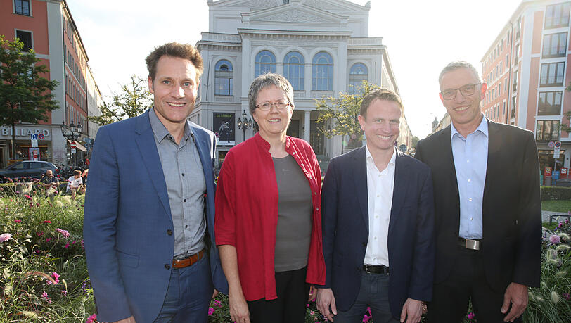Brigitte Wolf (links, Mitte) zwischen Hans Theiss, Michael Ott und Ludwig Hartmann. Brigitte Wolf (links, Mitte) zwischen Hans Theiss, Michael Ott und Ludwig Hartmann.