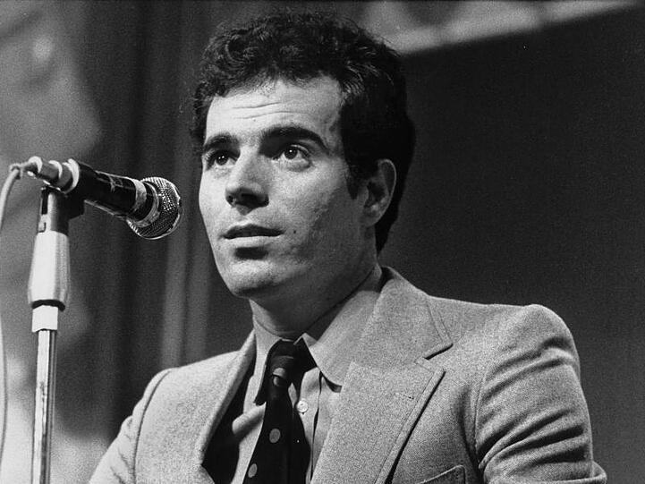 Der spanische Schlagersänger Julio Iglesias bei einem Auftritt 1970.