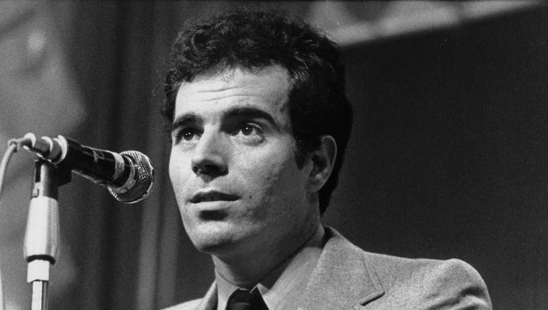 Der spanische Schlagersänger Julio Iglesias bei einem Auftritt 1970. Der spanische Schlagersänger Julio Iglesias bei einem Auftritt 1970.
