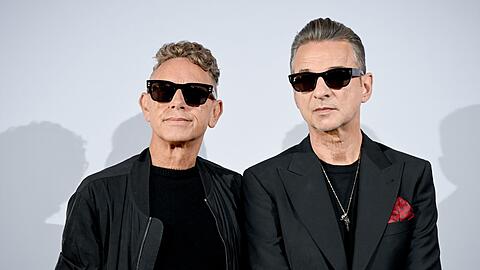 Martin Gore (l) und Dave Gahan von Depeche Mode gehen 2023 auf große Welttournee.