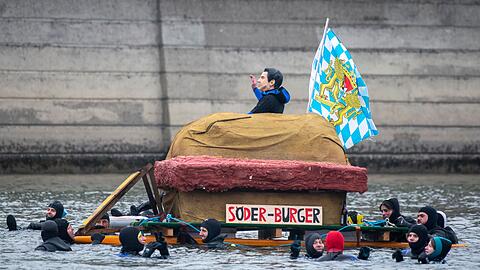 Weniger als drei Grad Wassertemperatur schreckten die Teilnehmer des Donauschwimmens nicht ab.