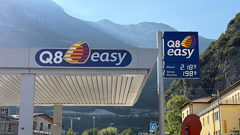 Tankstellen in Italien deckeln freiwillig die Preise.