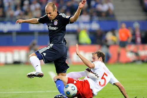 War schwer zu stoppen: Arjen Robben gegen Joris Mathijsen