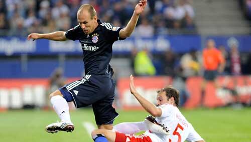 War schwer zu stoppen: Arjen Robben gegen Joris Mathijsen War schwer zu stoppen: Arjen Robben gegen Joris Mathijsen