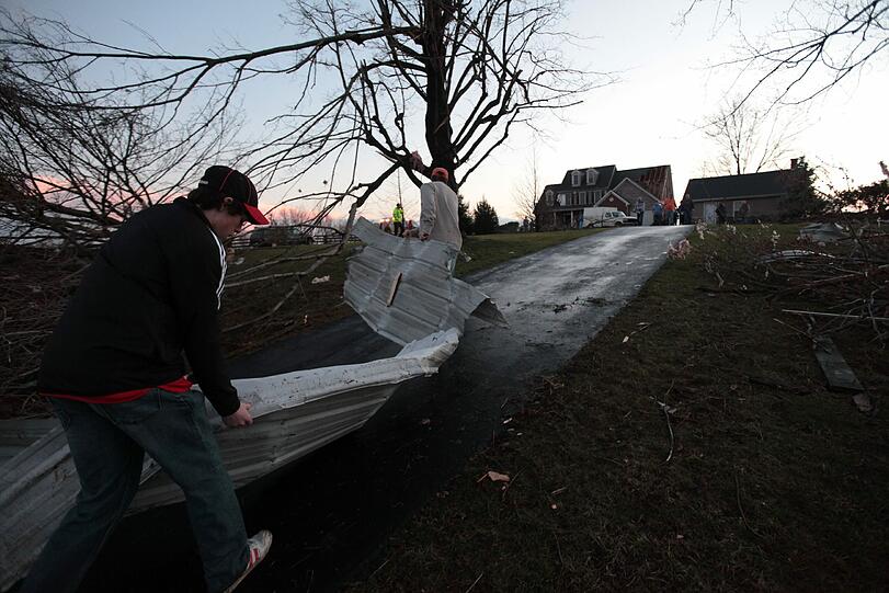 Gleich mehrere Tornados fegten am Freitag über die USA hinweg. Mindestens 28 Menschen kamen ums Leben.