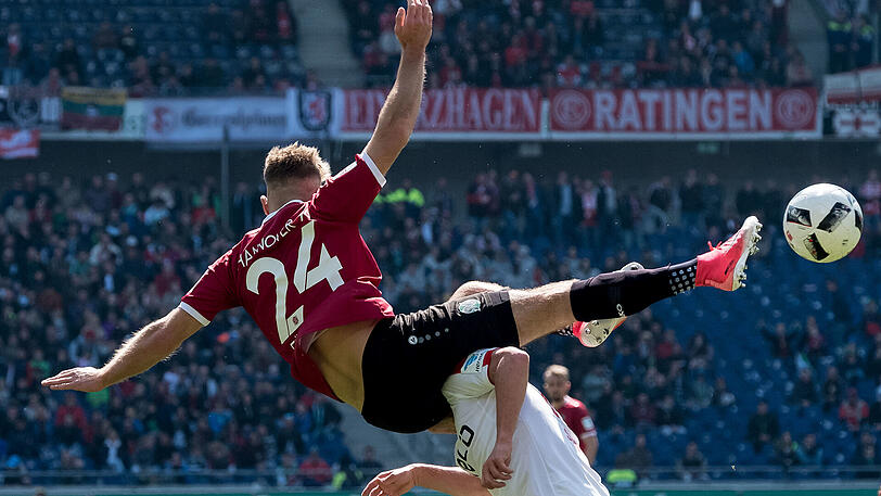 Hart umkämpft war die Zweitliga-Partie zwischen Hannover 96 und Fortuna Düsseldorf.