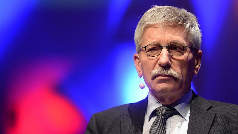 Thilo Sarrazin setzt sich bei RTL auf den "Heißen Stuhl". Thilo Sarrazin setzt sich bei RTL auf den "Heißen Stuhl".