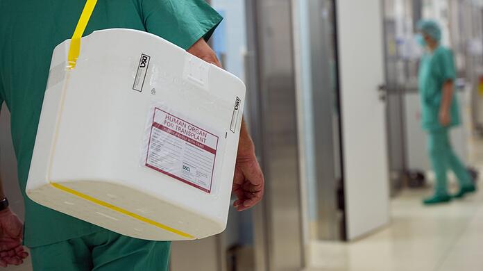 Rund 8400 Menschen stehen auf Wartelisten für eine Organspende.