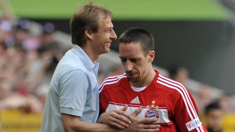 Franck Ribéry schien zuletzt nicht mehr viel zu halten von Jürgen Klinsmann und liebäugelte mit einem Wechsel. Ob er es sich jetzt nochmal anders überlegt? Franck Ribéry schien zuletzt nicht mehr viel zu halten von Jürgen Klinsmann und liebäugelte mit einem Wechsel. Ob er es sich jetzt nochmal anders überlegt?