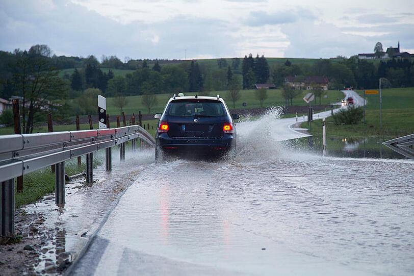 Heftige Überschwemmungen in mehreren Ortschaften in Oberbayern