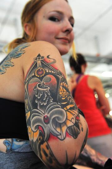Bei Nina ist der Arm für immer verziert.