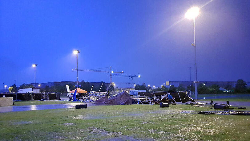 Weil das Unwetter die Aufbauten zerstört hat, muss das Holi-Festival abgesagt werden.