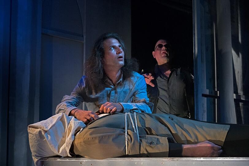 Fürs Blutenburgtheater wunderbar entschlackt: "Die toten Augen von London" von Edgar Wallece auf der Bühne des Kriminaltheaters im Stadtteil Neuhausen.