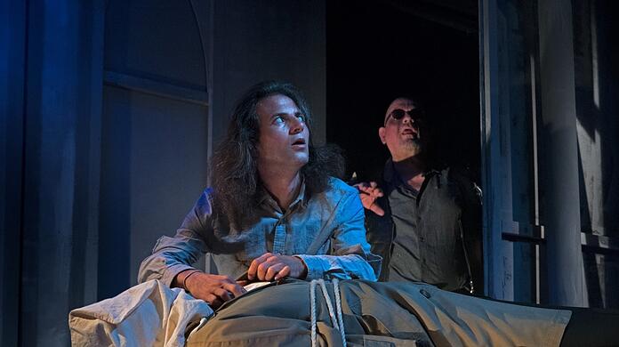 Fürs Blutenburgtheater wunderbar entschlackt: "Die toten Augen von London" von Edgar Wallece auf der Bühne des Kriminaltheaters im Stadtteil Neuhausen.