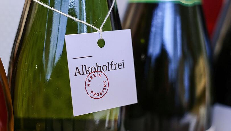 Längst gibt es auch alkoholfreien Wein. (Archivbild)