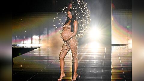 Ein Hauch von Nichts: Jasmine Tookes zeigte ihren Babybauch im goldenen Netzkleid.