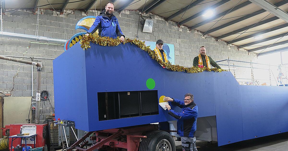 Prunkwagen-der-Narrhalla-M-nchens-Faschingsgesellschaft-hat-jetzt-Festwagen-in-K-lner-Dimensionen