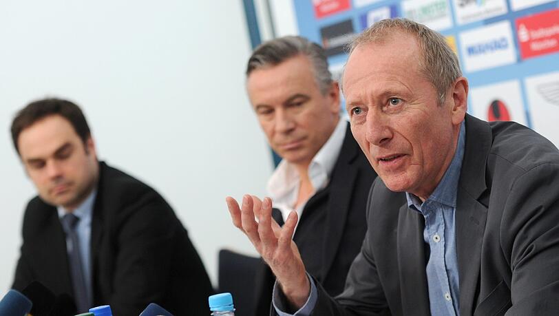 Auch Geschäftsführer Robert Schäfer (l.) ist mit dabei.