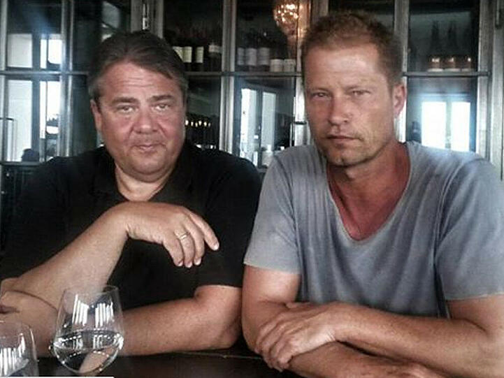 Til Schweiger (r.) und Sigmar Gabriel trafen sich, um über die Situation von Flüchtlingen zu sprechen