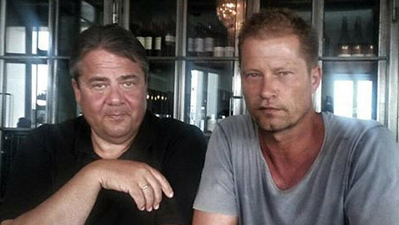 Til Schweiger (r.) und Sigmar Gabriel trafen sich, um über die Situation von Flüchtlingen zu sprechen Til Schweiger (r.) und Sigmar Gabriel trafen sich, um über die Situation von Flüchtlingen zu sprechen