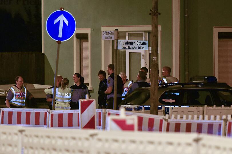 Eskalation pur: In Bautzen kommt es wieder mal zu gewalttätigen Auseinandersetzungen zwischen Rechtsradikalen und Flüchtlingen. Sehen Sie hier die Bilder.