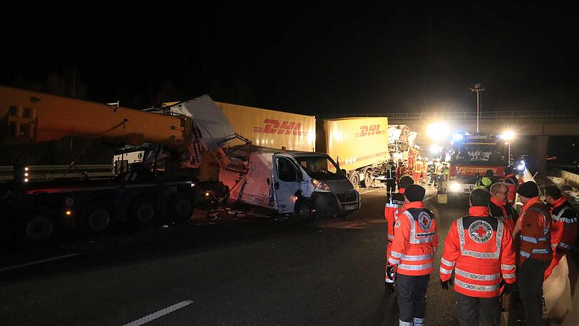 Tödlicher Unfall auf der A3: Ein Lkw-Fahrer übersah das Stauende...