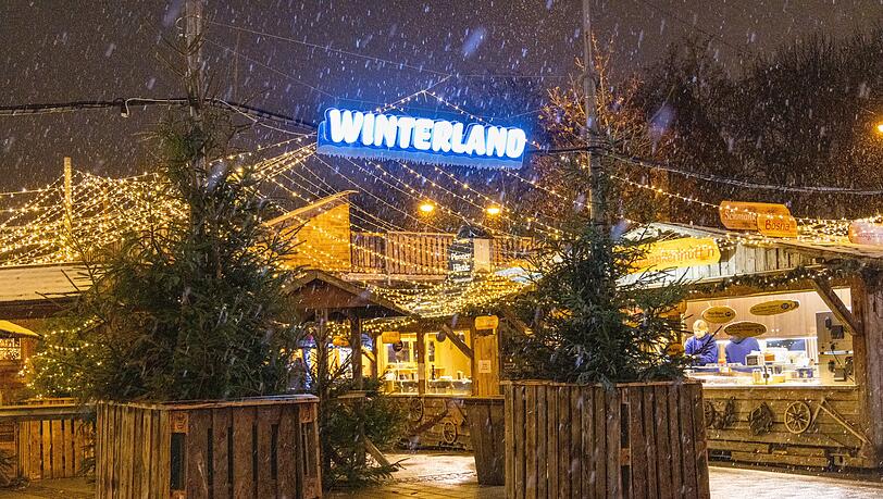 Das Winterland bietet auch einen überdachten Bereich für einen Besuch bei jedem Wetter. Das Winterland bietet auch einen überdachten Bereich für einen Besuch bei jedem Wetter.