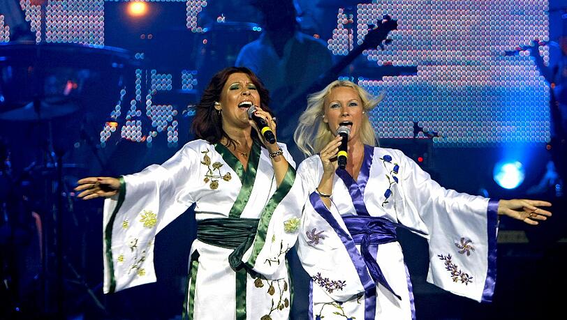 Im „Abba“-Outfit: Katja Nord (l.) und Camilla Dahlin. Im „Abba“-Outfit: Katja Nord (l.) und Camilla Dahlin.