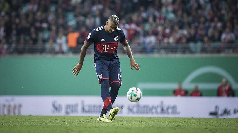 JÉROME BOATENG: NOTE 3 - In Hamburg geschont, teilte der Innenverteidiger in Leipzig aus. Härte schafft Respekt. Gelb nach Foul an Augustin (22.), verursachte den Elfmeter. Defensiv okay, Traum-Vorlage auf Thiagos 1:1.