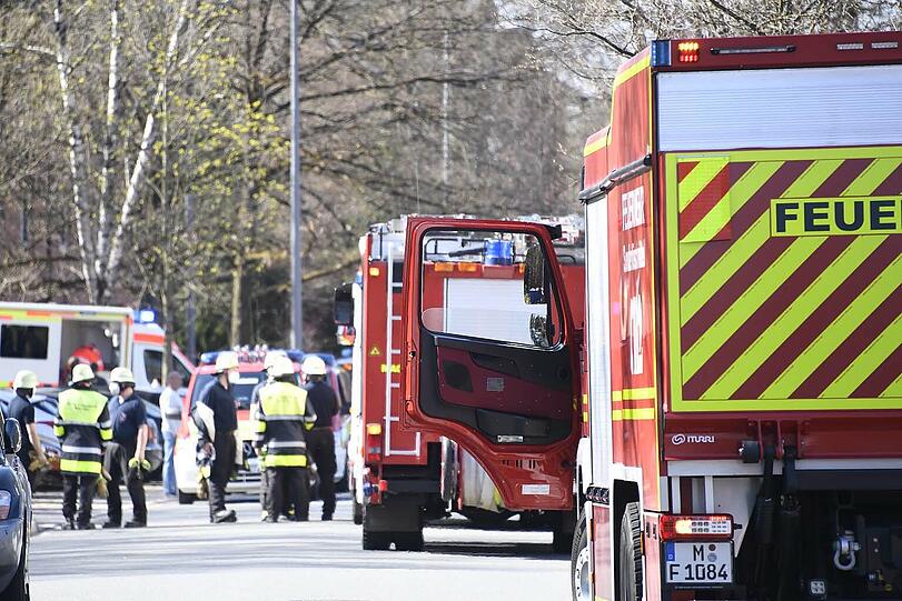 Der Brand war im Erdgeschoss des Mehrfamilienhauses ausgebrochen und zerstörte die Wohnungseinrichtung zum großen Teil.