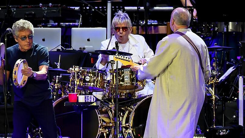 Zak Starkey an den Drums von The Who mit Gitarrist Pete Townshend. Zak Starkey an den Drums von The Who mit Gitarrist Pete Townshend.