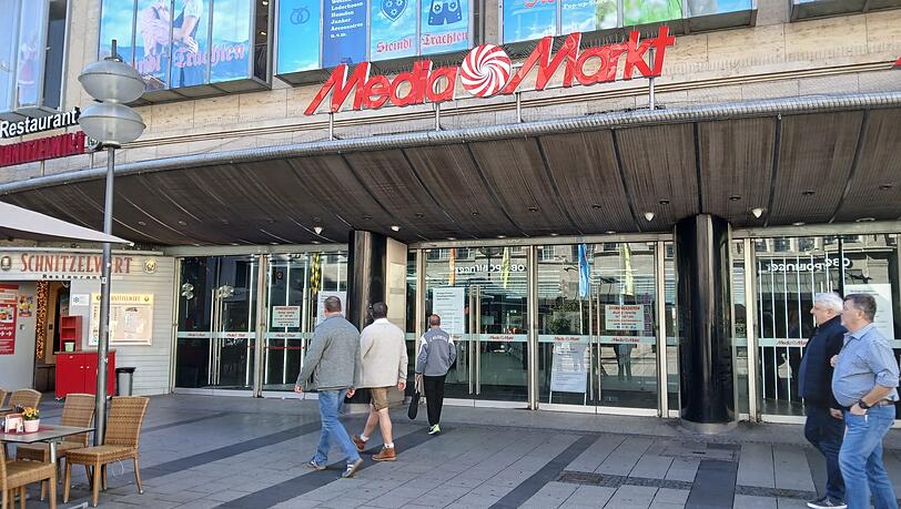 Die ehemalige Saturn-Filiale in der Neuhauser Straße firmiert künftig unter der Marke Media Markt. Die ehemalige Saturn-Filiale in der Neuhauser Straße firmiert künftig unter der Marke Media Markt.