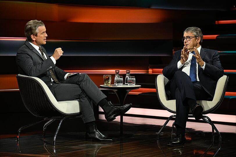 SPD-Politiker Sigmar Gabriel hielt sich bei "Markus Lanz" bedeckt, als es um die mögliche Nachfolge von Bärbel Bas ging. SPD-Politiker Sigmar Gabriel hielt sich bei "Markus Lanz" bedeckt, als es um die mögliche Nachfolge von Bärbel Bas ging.