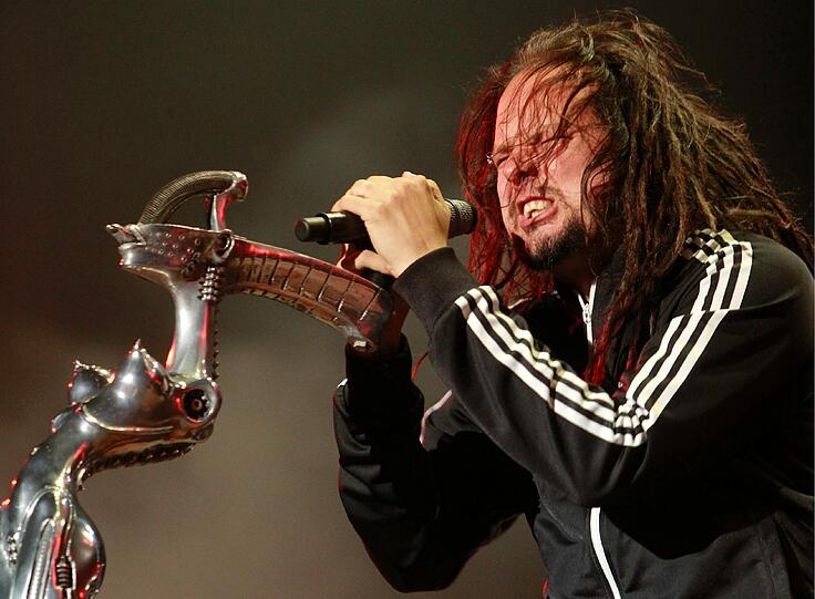 Der Sänger der amerikanischen Band "Korn" tobt sich richtig aus.