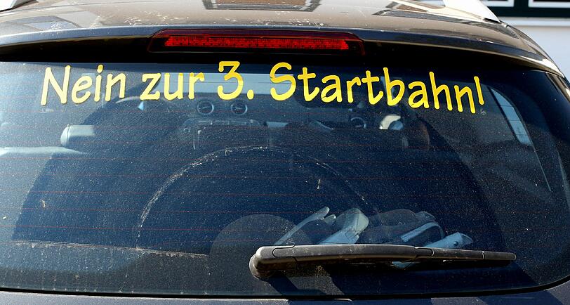 Attaching: Ein Dorf wird von der dritten Startbahn zerstört
