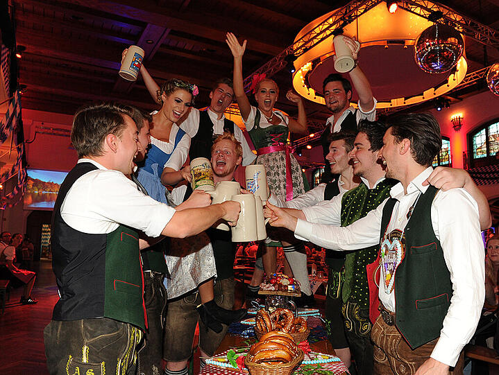 Die Nacht der Tracht &ndash; hier mit Mitgliedern des Harlachinger Burschenvereins &ndash; hat im Löwenbräukeller schon eine Party-Tradition.