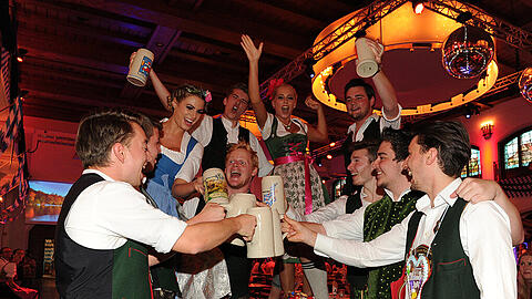 Die Nacht der Tracht &ndash; hier mit Mitgliedern des Harlachinger Burschenvereins &ndash; hat im Löwenbräukeller schon eine Party-Tradition.