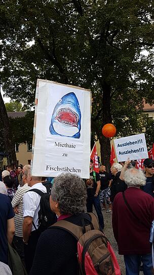 Motto: ausspekuliert! Am Samstag kamen um die 10.000 Menschen zur großen Demo gegen Spekulanten, Mietwahnsinn und für mehr Mieterschutz nach München.