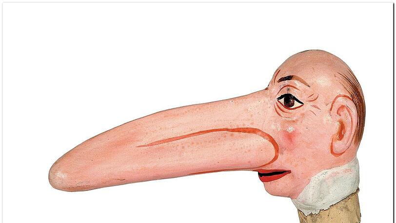 Der Riechkolben aus Pappmaschee erinnert an Pinocchio. Er stammt aus den 20ern. Der Riechkolben aus Pappmaschee erinnert an Pinocchio. Er stammt aus den 20ern.