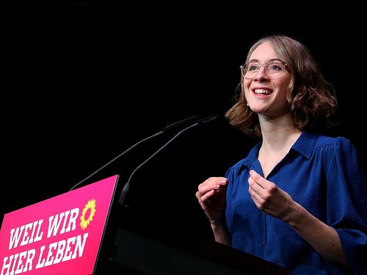 Bayerns Grüne-Landeschefin Eva Lettenbauer spricht auf einem Landesparteitag. Foto: Karl-Josef Hildenbrand/dpa/Archivbild