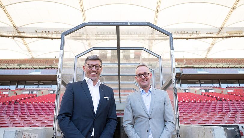 VfB-Vorstandsboss Alexander Wehrle (r) und Vereinspräsident Claus Vogt.