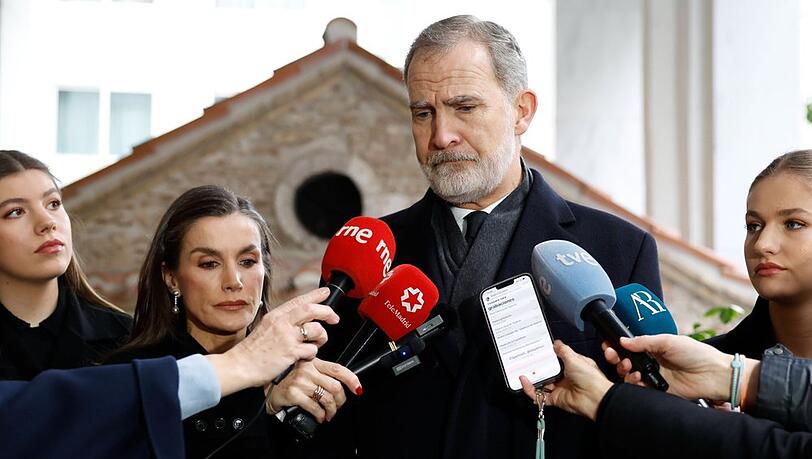 Keine leichte Zeit f&uuml;r K&ouml;nig Felipe, Ehefrau Letizia und die T&ouml;chter Leonor (r.) und Sofia - hier bei der Trauerfeier f&uuml;r Felipes Tante, Prinzessin Irene von Griechenland und D&auml;nemark am Sonntag in Athen.