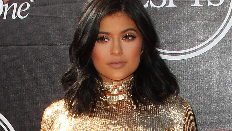 Kylie Jenner kann auch hochgeschlossen - wie bei den ESPY Awards in Los Angeles Kylie Jenner kann auch hochgeschlossen - wie bei den ESPY Awards in Los Angeles