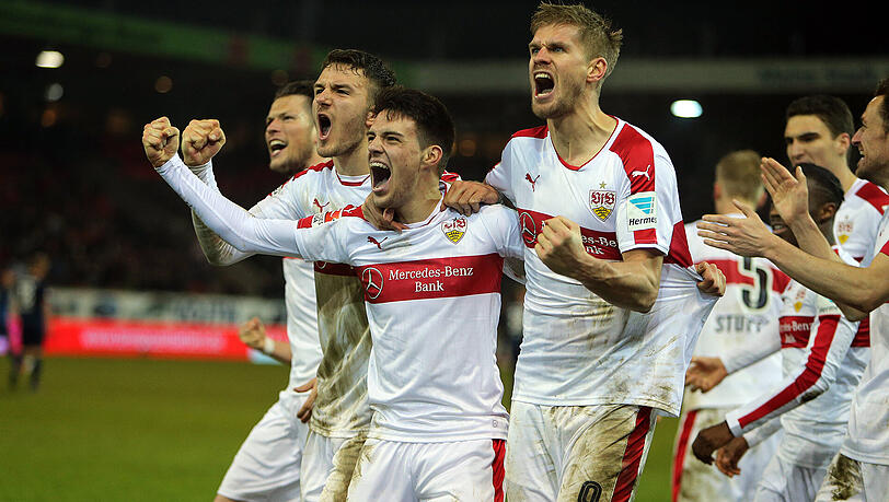 Der VfB Stuttgart setzt sich durch den Sieg gegen Heidenheim an der Tabellenspitze fest. Der VfB Stuttgart setzt sich durch den Sieg gegen Heidenheim an der Tabellenspitze fest.